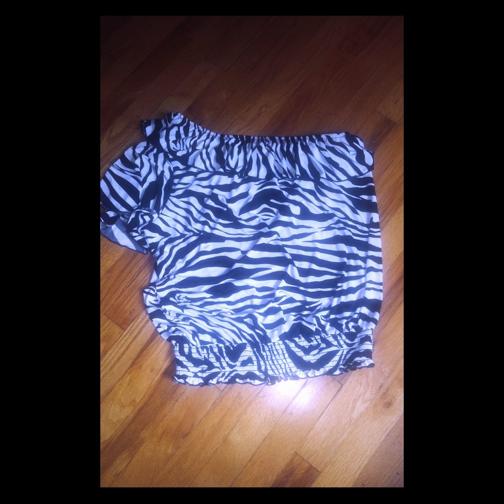 👚🦓 BLACK AND WHITE ONE SHOULDER BLOUSE 👚🦓